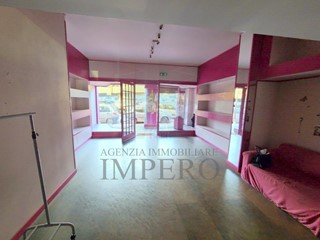 Attività commerciale in Vendita a Ventimiglia, zona Vicinanze centro, 80'000€, 55 m²