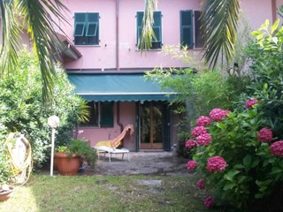 Casa Semi Indipendente in Vendita a Ameglia, zona Fiumaretta, 220'000&euro;, 60 m², con Box