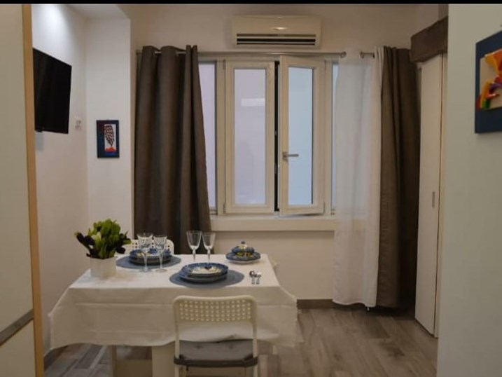 Appartamento in Affitto a Napoli, zona Quartieri Spagnoli, 400€, 25 m², arredato