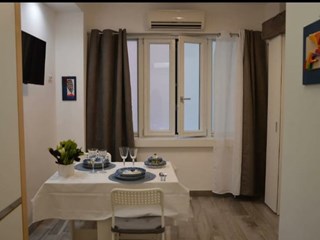 Appartamento in Affitto a Napoli, zona Quartieri Spagnoli, 400€, 25 m², arredato