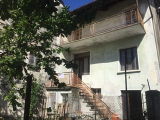 Casa Semi Indipendente in Vendita a Rueglio, 22'000€, 100 m²