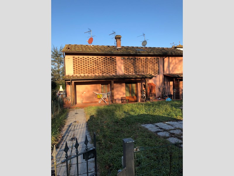 Rustico in Vendita a Empoli, zona Villanuova , 130'000€, 56 m², arredato