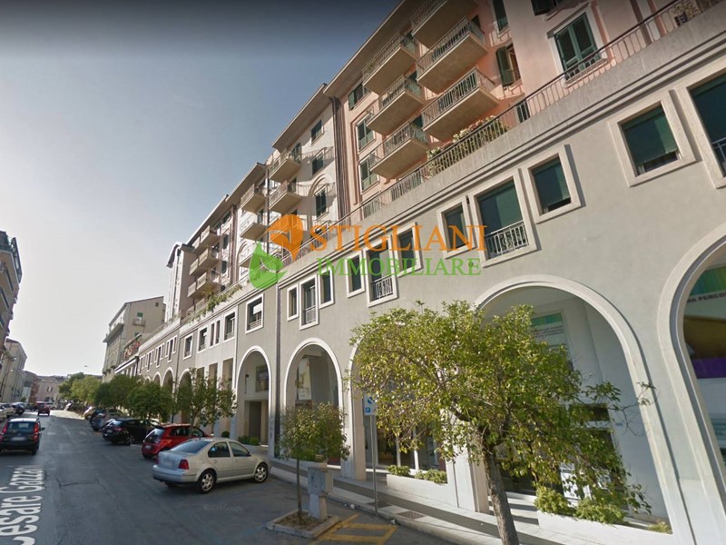 Immobile commerciale in Vendita a Campobasso, zona Centro, 210 m²