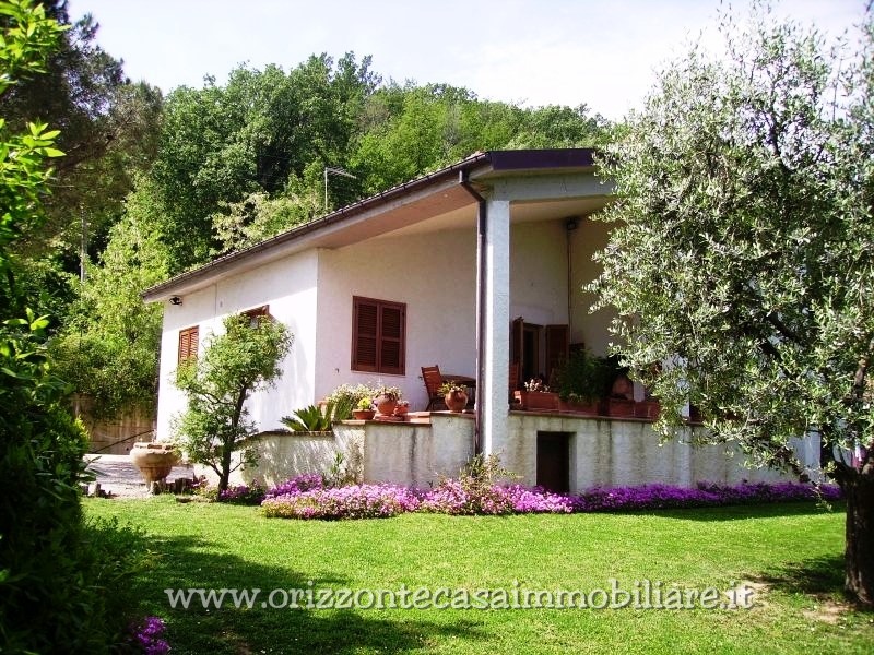 Villa in Vendita a Ascoli Piceno, zona Porta Maggiore, 400 m²