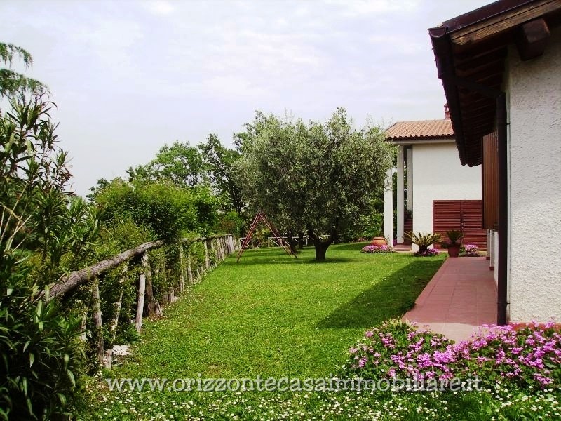 Villa in Vendita a Ascoli Piceno, zona Porta Maggiore, 400 m²