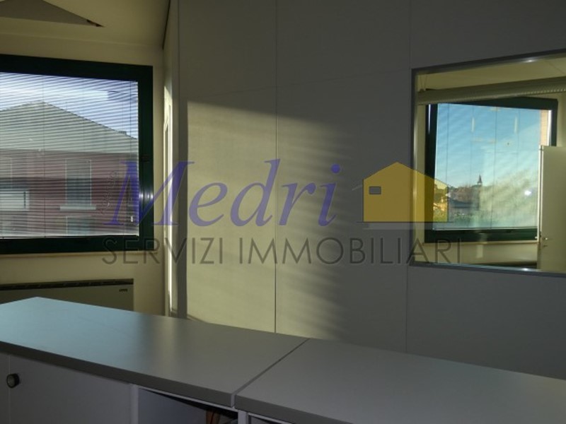 Ufficio in Vendita a Cesena, zona Villa Chiaviche, 294 m²