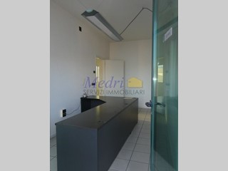 Ufficio in Vendita a Cesena, zona Villa Chiaviche, 294 m²