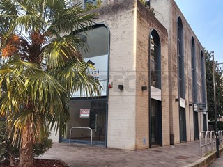 Immobile commerciale in Vendita a Venezia, zona Mestre, 300'000€, 200 m²