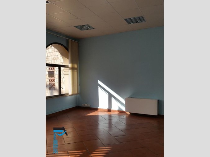 Ufficio in Affitto a Terni, 550€, 70 m²