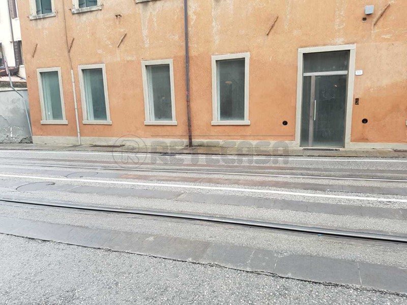 Immobile commerciale in Vendita a Padova, 350'000€, 200 m²