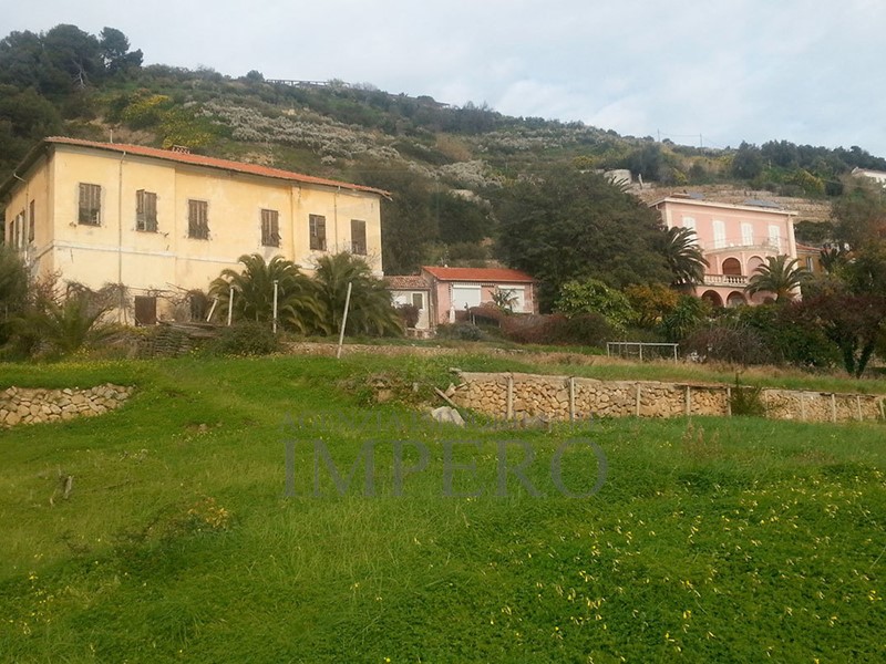 Casa Indipendente in Vendita a Ventimiglia, zona Latte, 600 m²