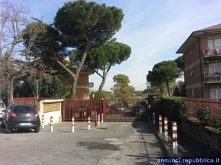 Trilocale in Vendita a Roma, zona MORENA, 130'000€, 80 m², arredato, con Box