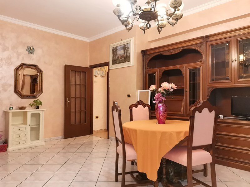 Trilocale in Vendita a Roma, zona TORRE GAIA, 148'000€, 90 m²