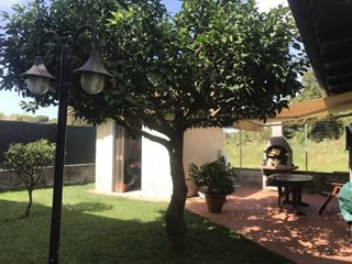 Villa bifamiliare in Vendita a Massa, zona Marina di Massa, 370'000€, 100 m², arredato