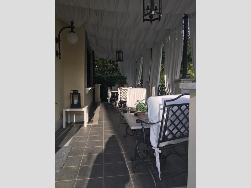 Villa bifamiliare in Affitto a Forte dei Marmi, zona centro, 10'000€, arredato