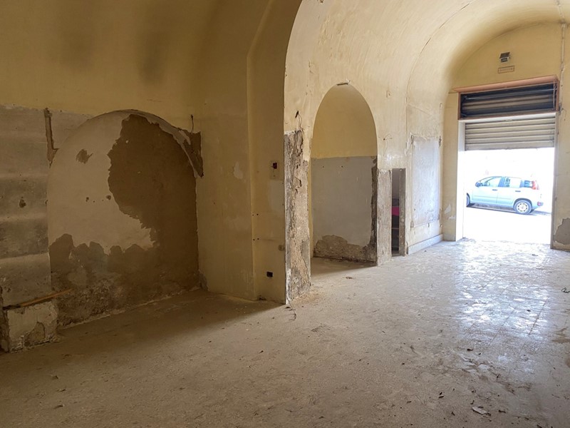 Immobile commerciale in Affitto a Ragusa, 400€, 74 m²