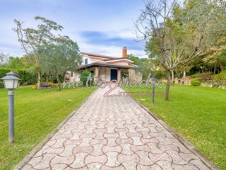 Villa in Vendita a Itri, zona Campagna, 269'000€, 160 m², arredato