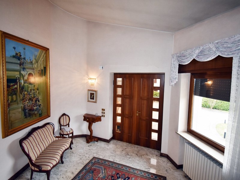 Casa Semi Indipendente in Vendita a Chiampo, 288 m², arredato, con Box