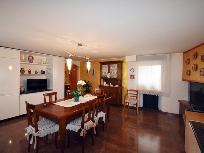 Casa Semi Indipendente in Vendita a Chiampo, 288 m², arredato, con Box