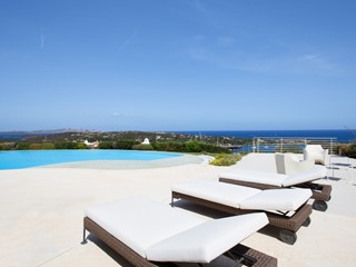 Villa in Vendita a Arzachena, 800 m²