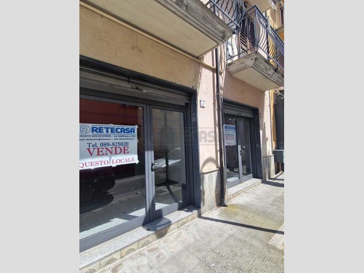 Immobile commerciale in Vendita a Mercato San Severino, zona Curteri, 138'000&euro;, 88 m²