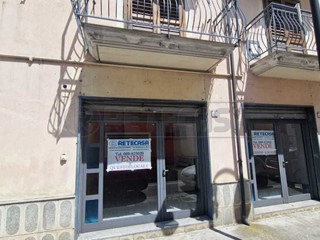 Immobile commerciale in Vendita a Mercato San Severino, zona Curteri, 138'000&euro;, 88 m²