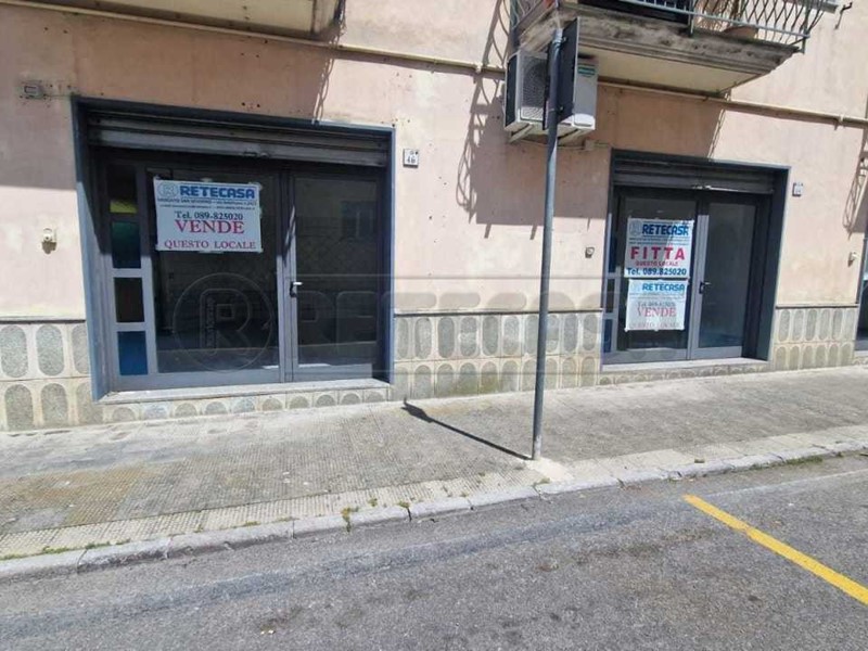 Immobile commerciale in Vendita a Mercato San Severino, zona Curteri, 136'000&euro;, 87 m²
