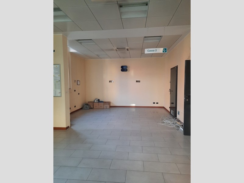 Immobile commerciale in Vendita a Piacenza, 420'000€, 300 m²