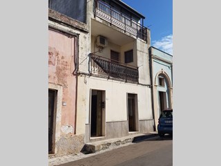 Trilocale in Vendita a Ugento, 50'000€, 77 m², arredato