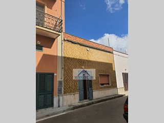 Appartamento in Vendita a Neviano, 56'000€, 135 m², arredato