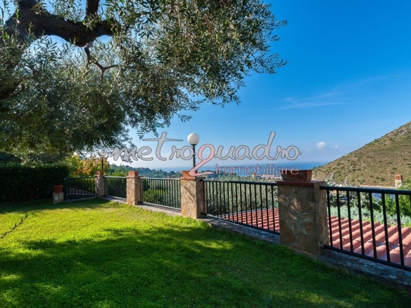 Villa in Vendita a Sperlonga, 549'000€, 168 m², arredato
