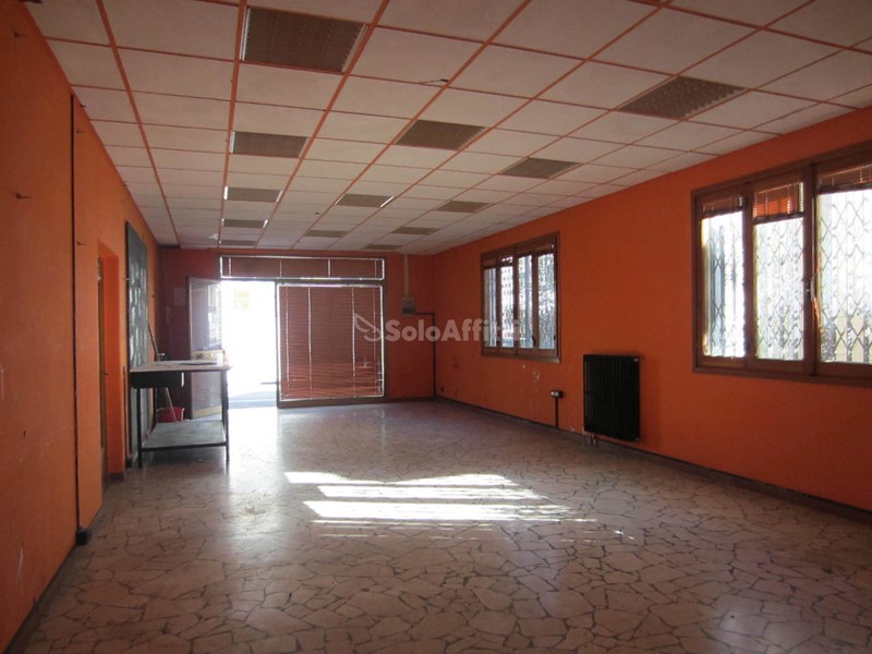 Laboratorio in Affitto a Castelfranco Piandiscò, zona Pian Di Scoâ??, 500&euro;, 86 m²
