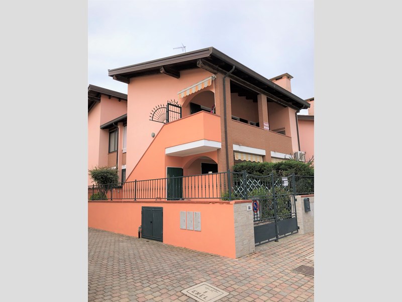 Villa bifamiliare in Vendita a Comacchio, zona Lido di Pomposa, 155'000€, 75 m², arredato