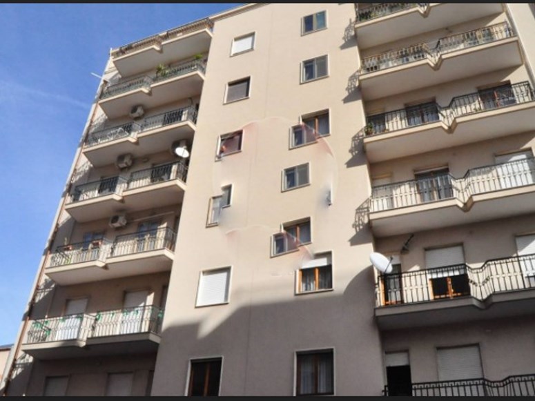 Appartamento in Vendita a Brindisi, zona Brindisi, Cappuccini, 122'000€, 140 m²