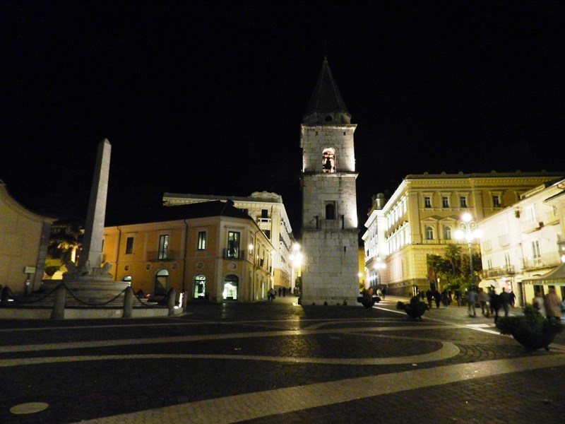 Immobile commerciale in Affitto a Benevento, zona Centro storico, 250€, 18 m²