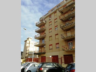 Appartamento in Vendita a Palermo, zona palermo, 110'000€, 120 m², con Box