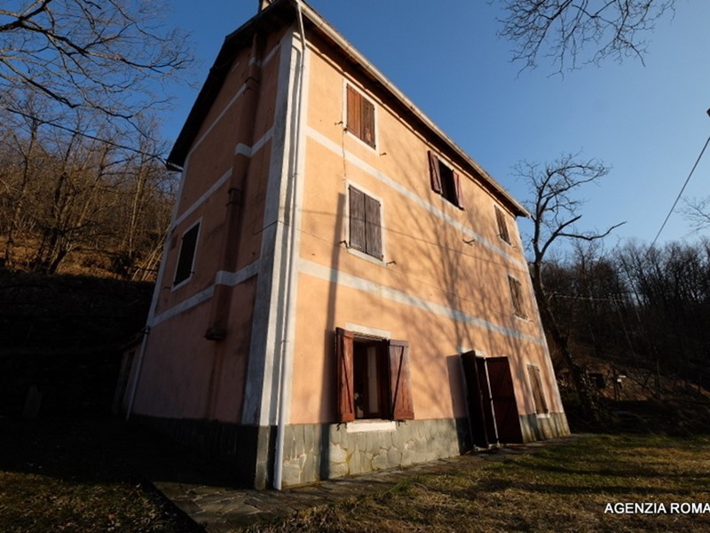 Casa Indipendente in Vendita a Urbe, 60'000€, 200 m²