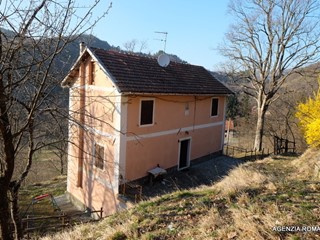 Casa Indipendente in Vendita a Urbe, 60'000€, 200 m²