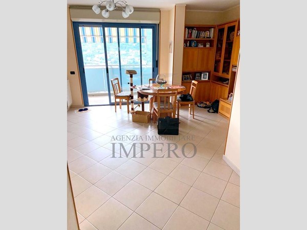 Appartamento in Vendita a Ventimiglia, zona Roverino, 225'000€, 100 m², con Box