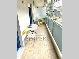 Appartamento in Vendita a Ventimiglia, zona Roverino, 225'000€, 100 m², con Box