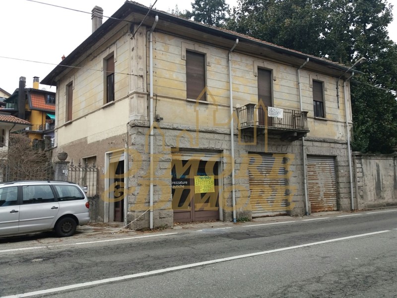 Casa Indipendente in Vendita a Meina, 150'000€, 200 m²