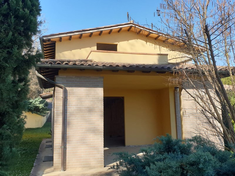 Villa in Vendita a Perugia, zona Pretola, 230'000€, 315 m², con Box