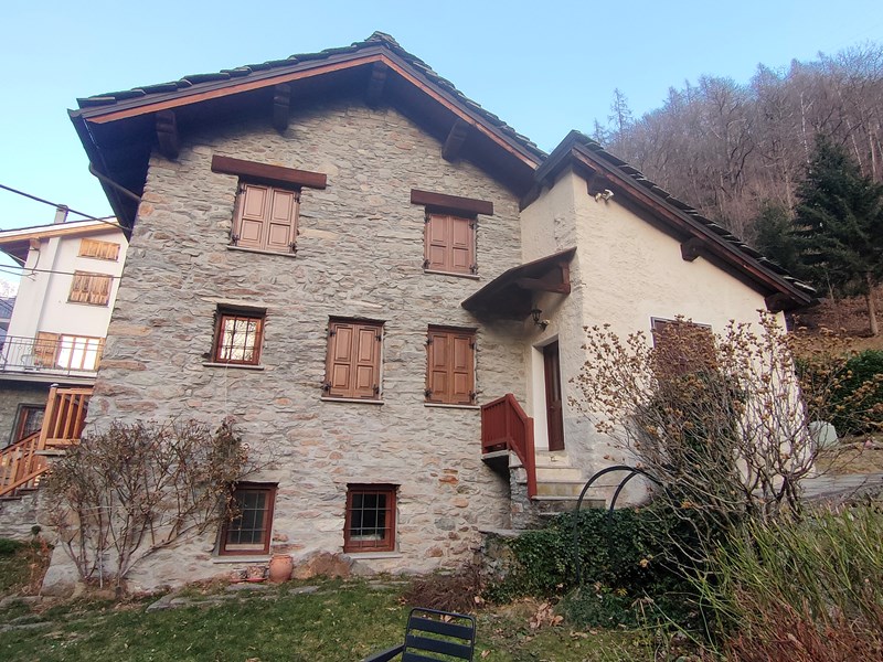 Casa Semi Indipendente in Vendita a Fontainemore, 160'000€, 158 m²