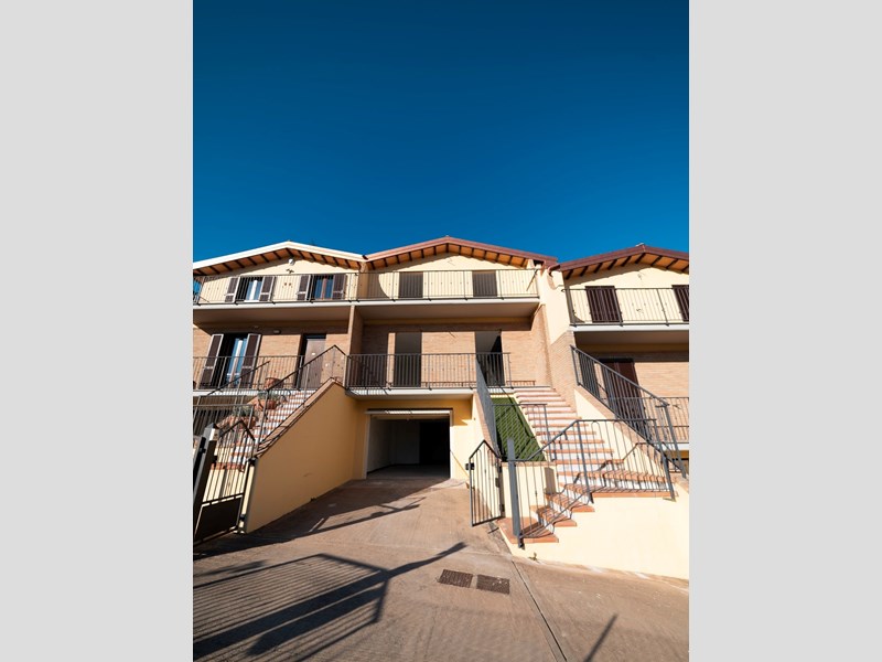 Villetta a schiera in Vendita a Perugia, zona San Felicissimo, 240'000€, 240 m², con Box