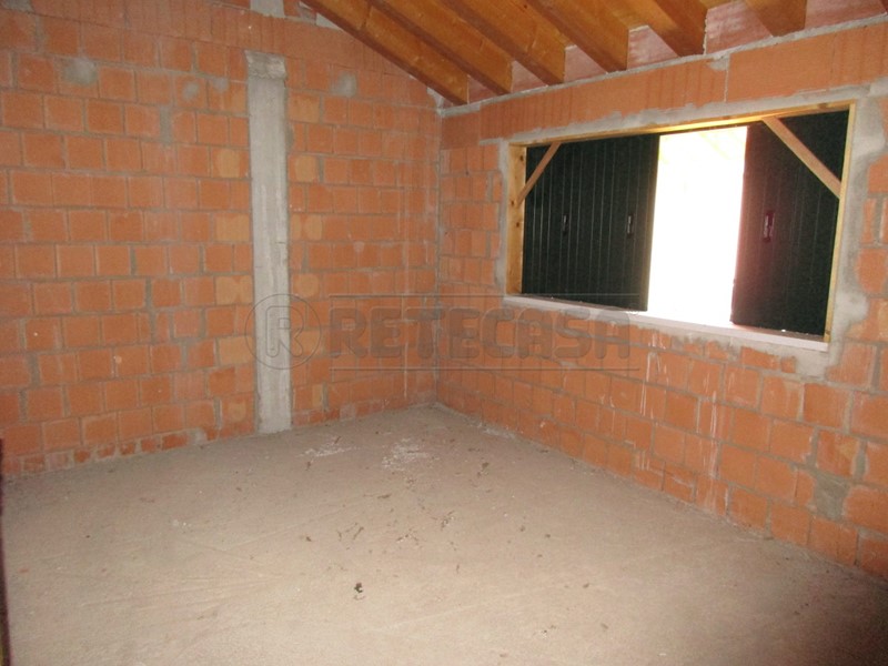 Casa Semi Indipendente in Vendita a Piombino Dese, zona Piombino Dese, 210'000€, 253 m², con Box