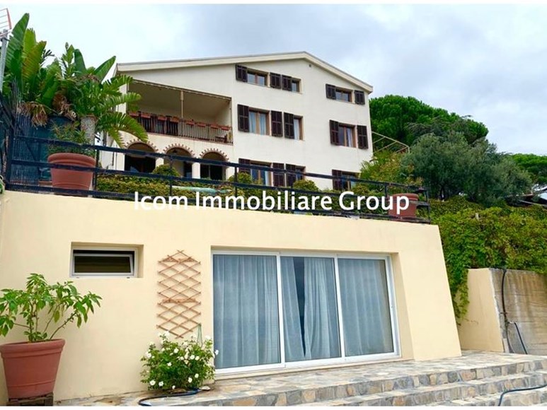 Villa in Vendita a Sanremo, zona Via Padre Semeria, 1'500'000€, con Box