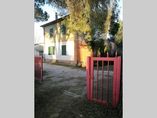 Rustico in Vendita a Grosseto, zona CASOTTO DEI PESCATORI, 250'000€, 160 m²