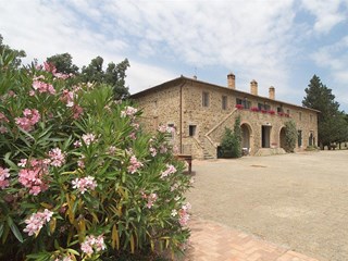 Rustico in Vendita a Civitella Paganico, zona Civitella Paganico, 2000 m²