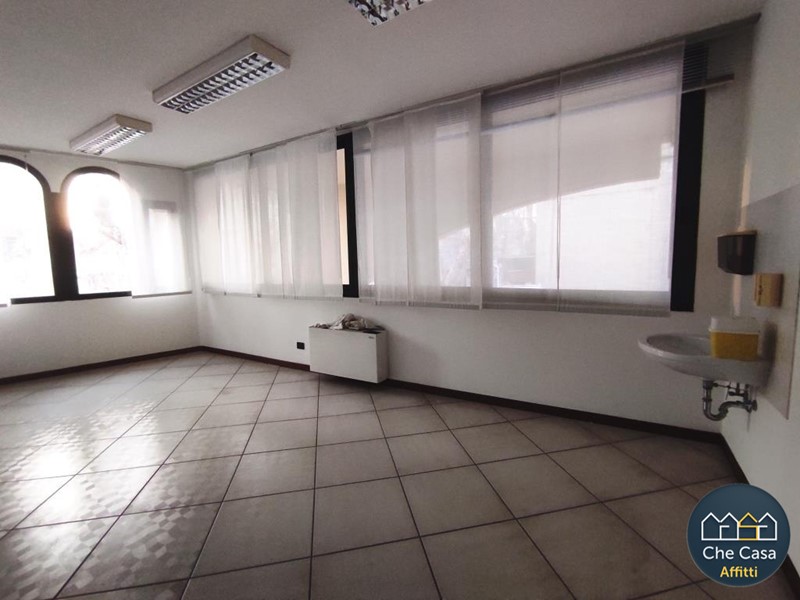Ufficio in Affitto a Bellaria Igea Marina, 2'000€, 220 m²