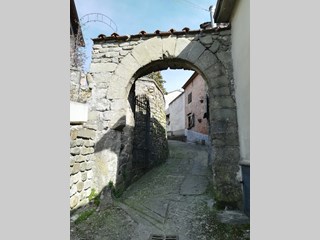 Casa Semi Indipendente in Vendita a Fivizzano, zona Gassano, 60'000€, 150 m²